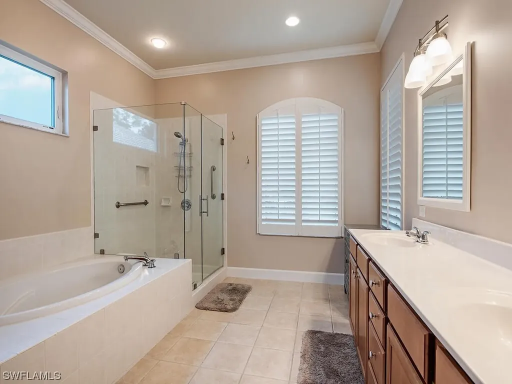 8490 Gleneagle Way Naples FL 34120