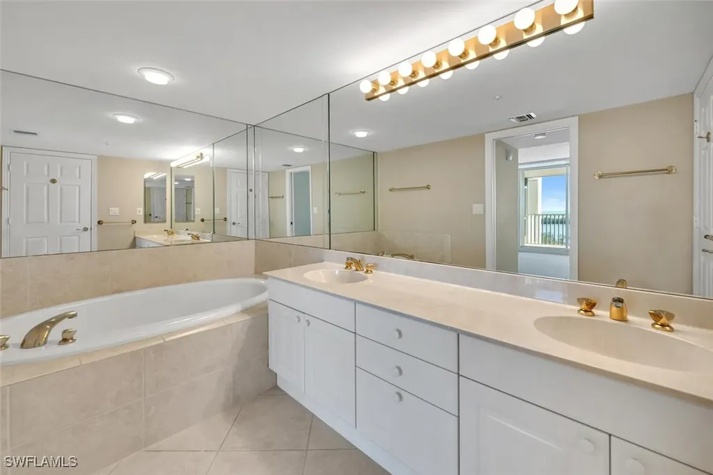 6849 Grenadier Boulevard Naples FL 34108