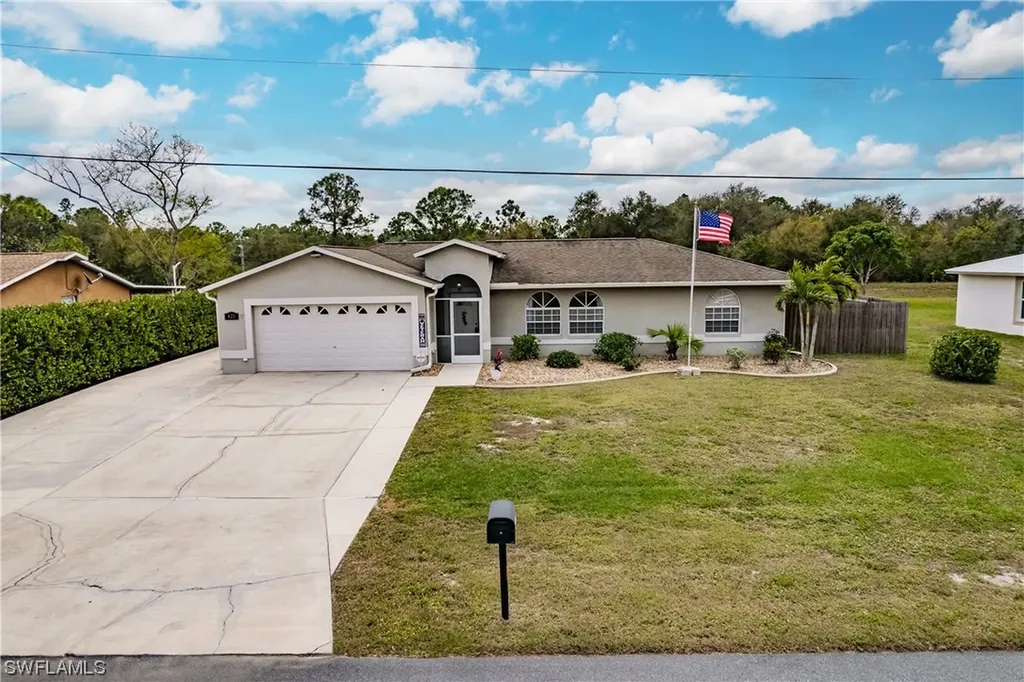 421 Candlewick Circle S Lehigh Acres FL 33936