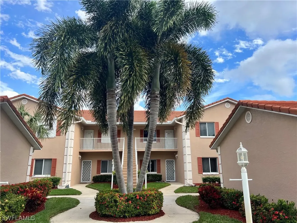 Naples FL, 700 Saratoga Circle, Unit B-104