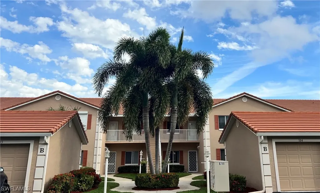 700 Saratoga Circle Naples FL 34104