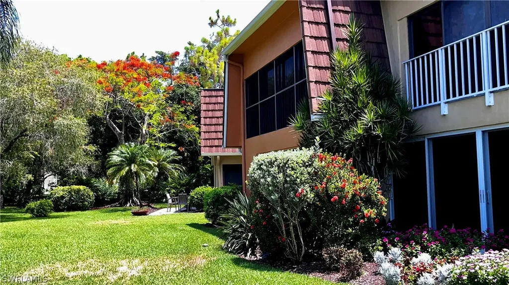 418 Meadowlark Lane Naples FL 34105
