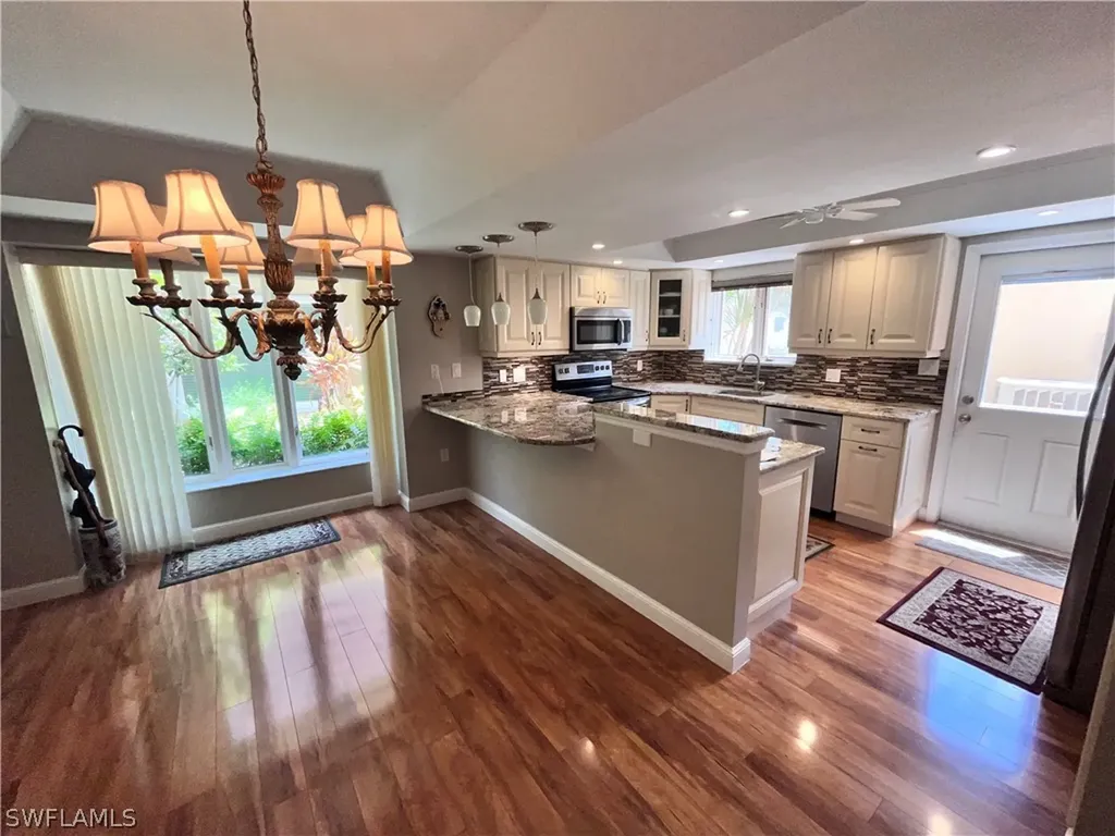 418 Meadowlark Lane Naples FL 34105