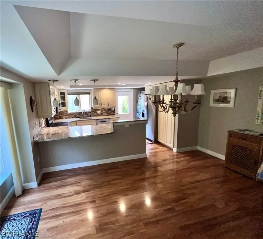 418 Meadowlark Lane Naples FL 34105
