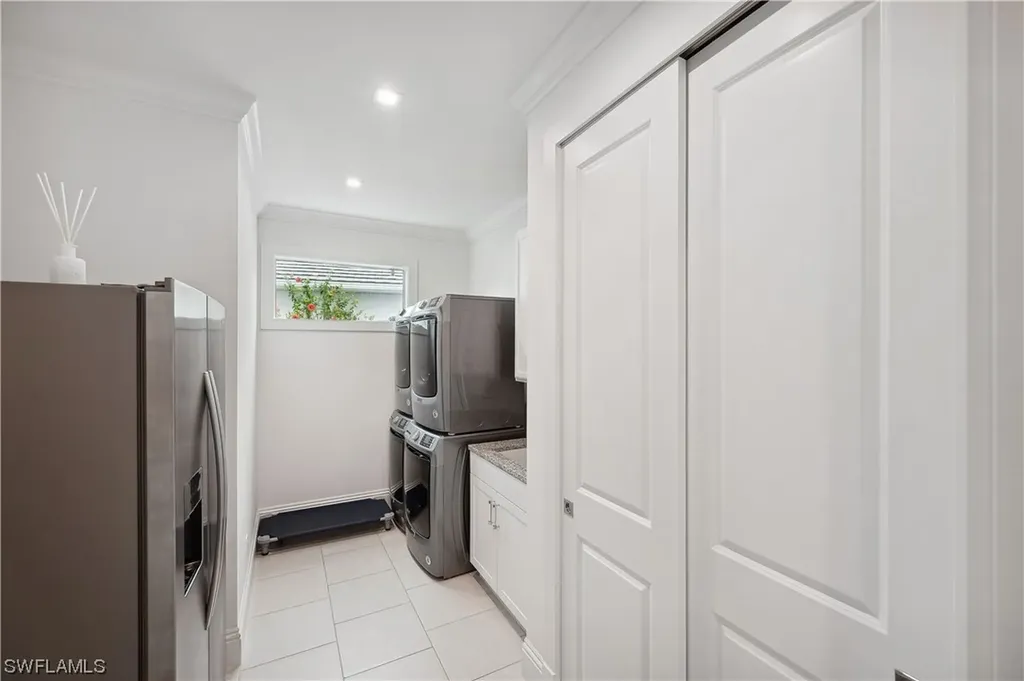 8955 Redonda Drive Naples FL 34114
