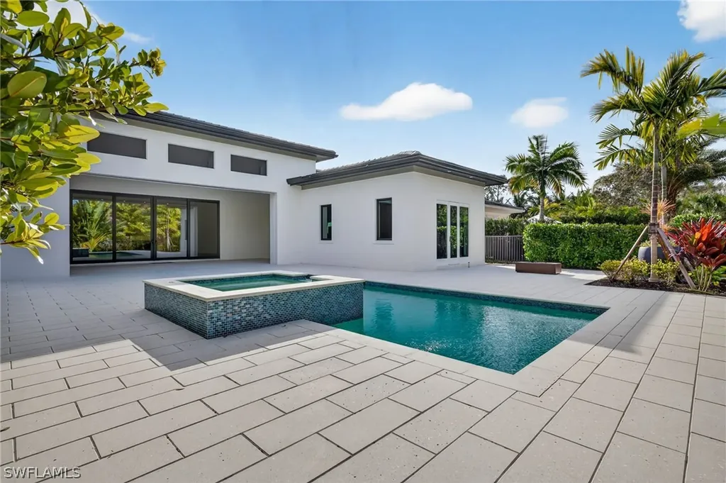 2055 Cambridge Park Drive Naples FL 34109