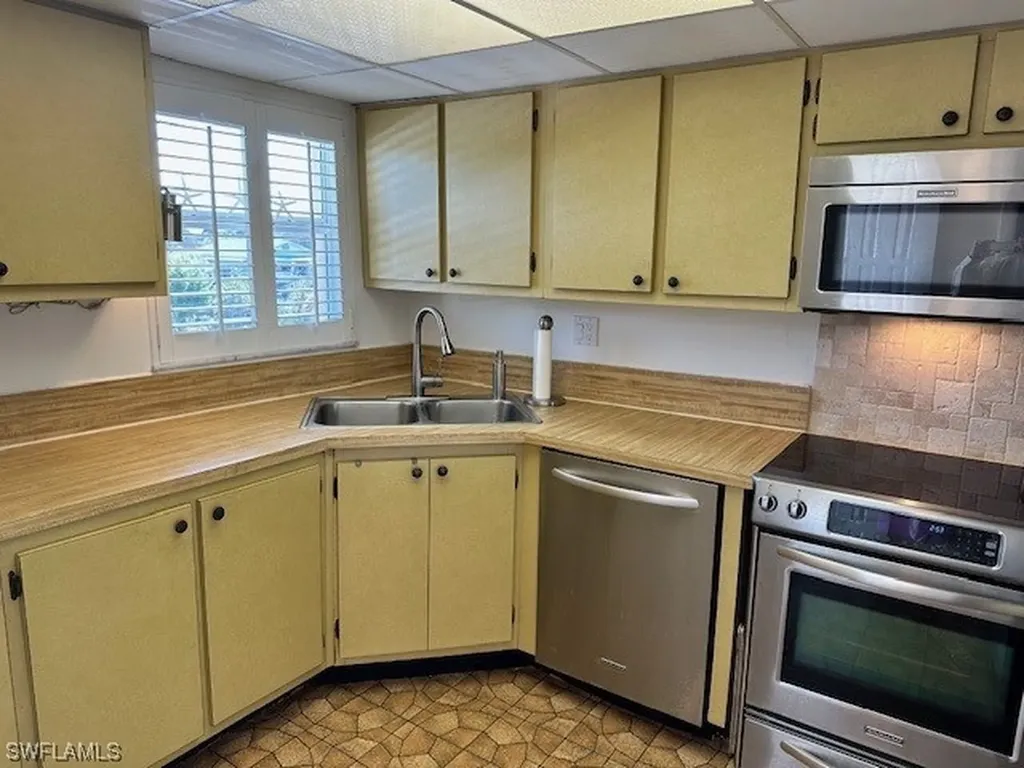 45 High Point Circle S Naples FL 34103