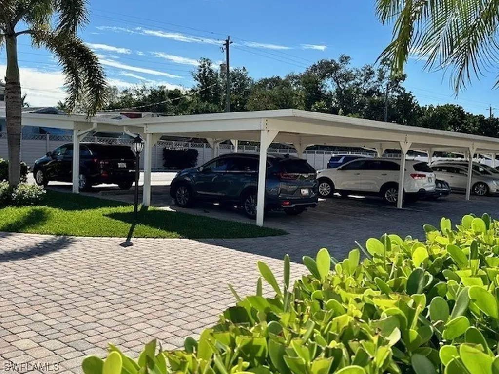 45 High Point Circle S Naples FL 34103