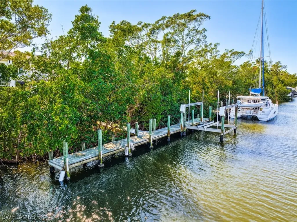 1490 Jewel Box Avenue Naples FL 34102
