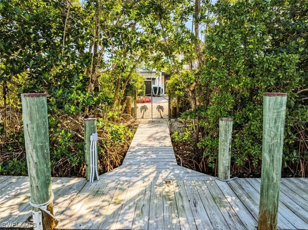 1490 Jewel Box Avenue Naples FL 34102