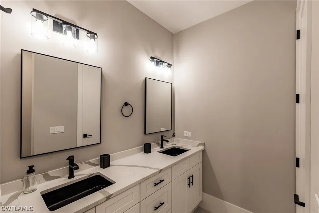 10882 Vanderbilt Drive Naples FL 34108