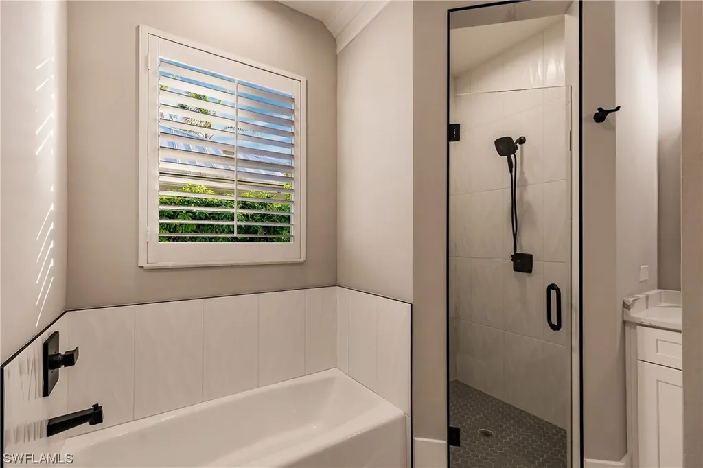 10882 Vanderbilt Drive Naples FL 34108