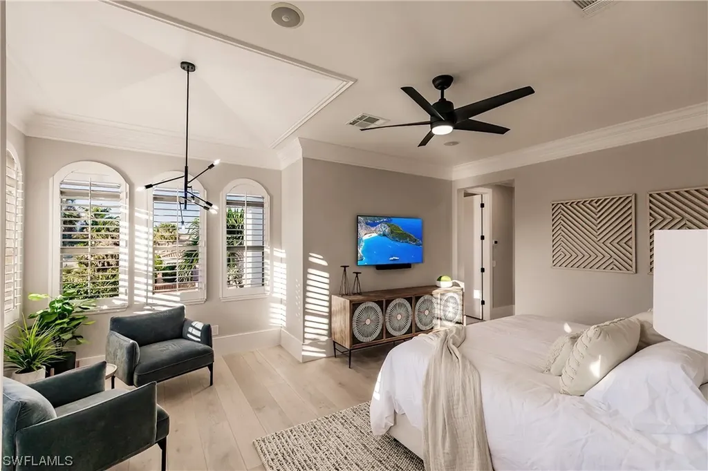 10882 Vanderbilt Drive Naples FL 34108