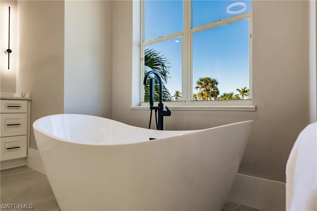 10882 Vanderbilt Drive Naples FL 34108