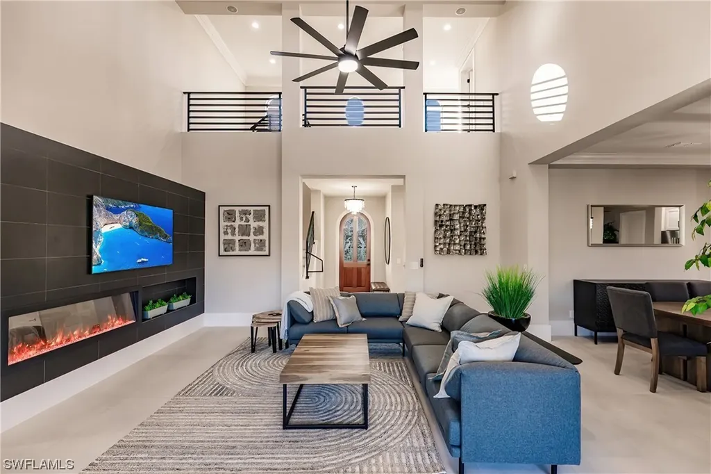 10882 Vanderbilt Drive Naples FL 34108