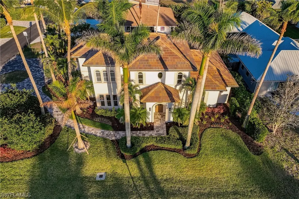10882 Vanderbilt Drive Naples FL 34108
