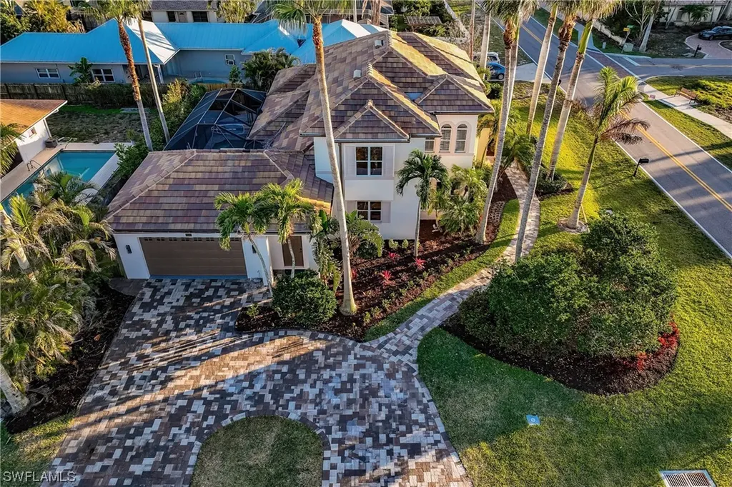10882 Vanderbilt Drive Naples FL 34108