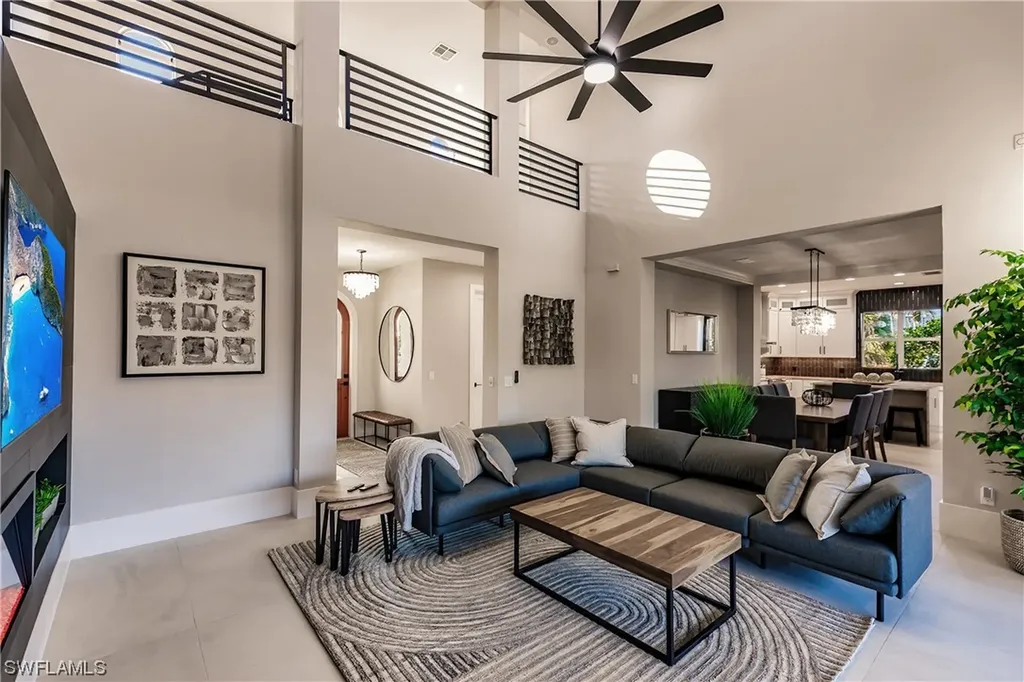 10882 Vanderbilt Drive Naples FL 34108