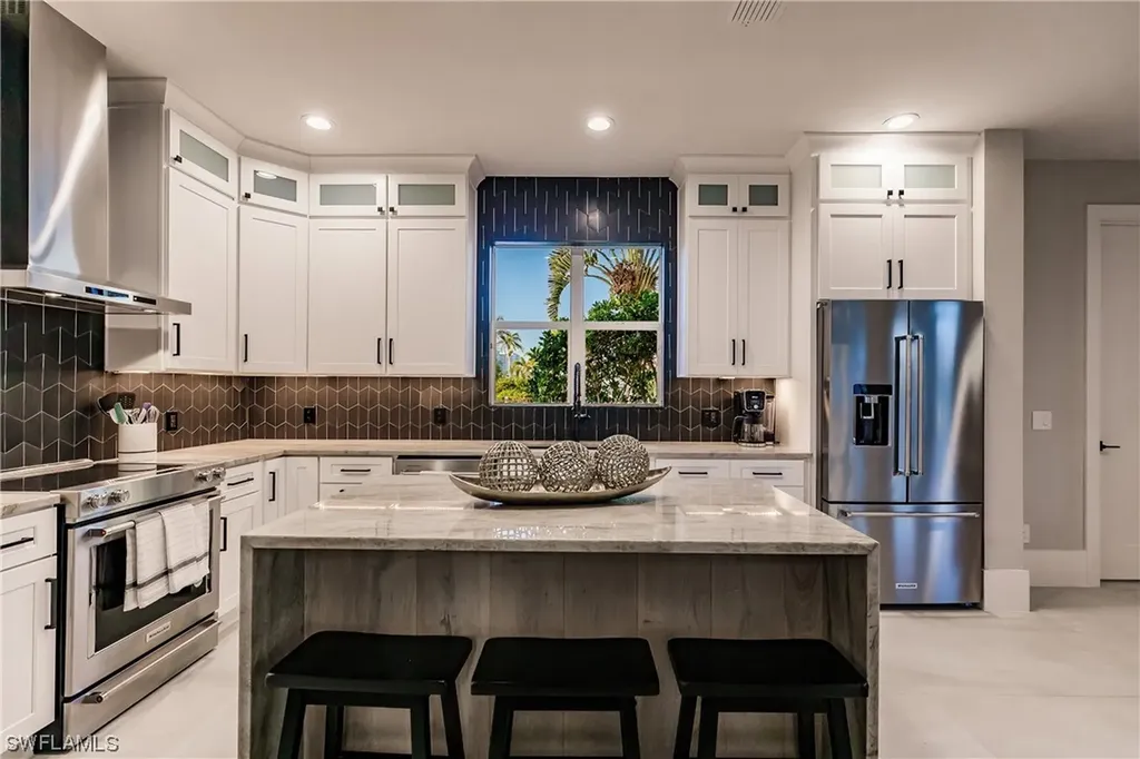 10882 Vanderbilt Drive Naples FL 34108