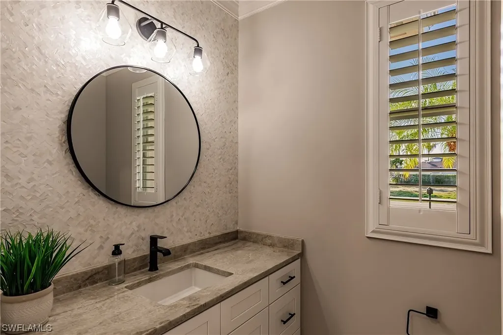 10882 Vanderbilt Drive Naples FL 34108