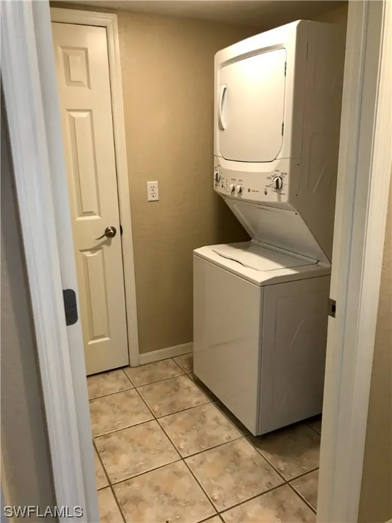 9640 Victoria Lane Naples FL 34109