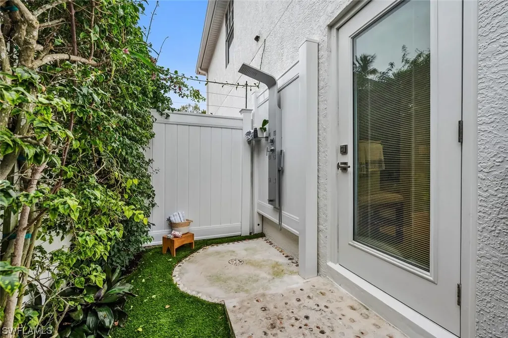 1243 12th Avenue N Naples FL 34102