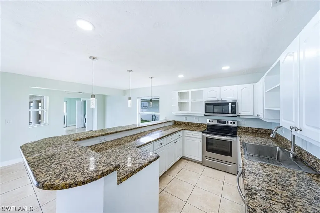 2526 SE 28th Street Cape Coral FL 33904