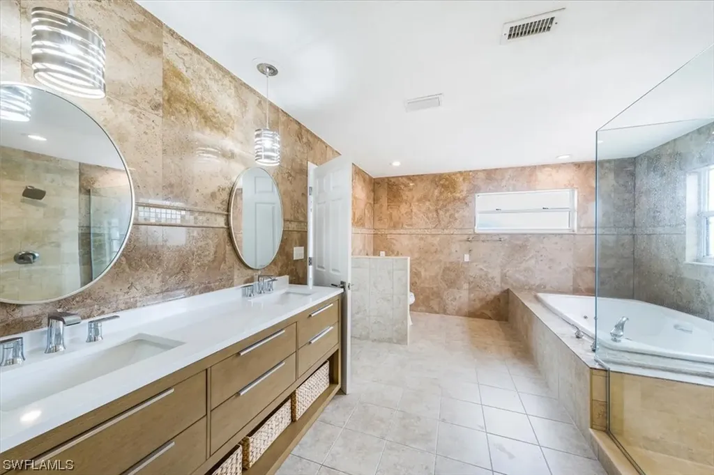 2526 SE 28th Street Cape Coral FL 33904