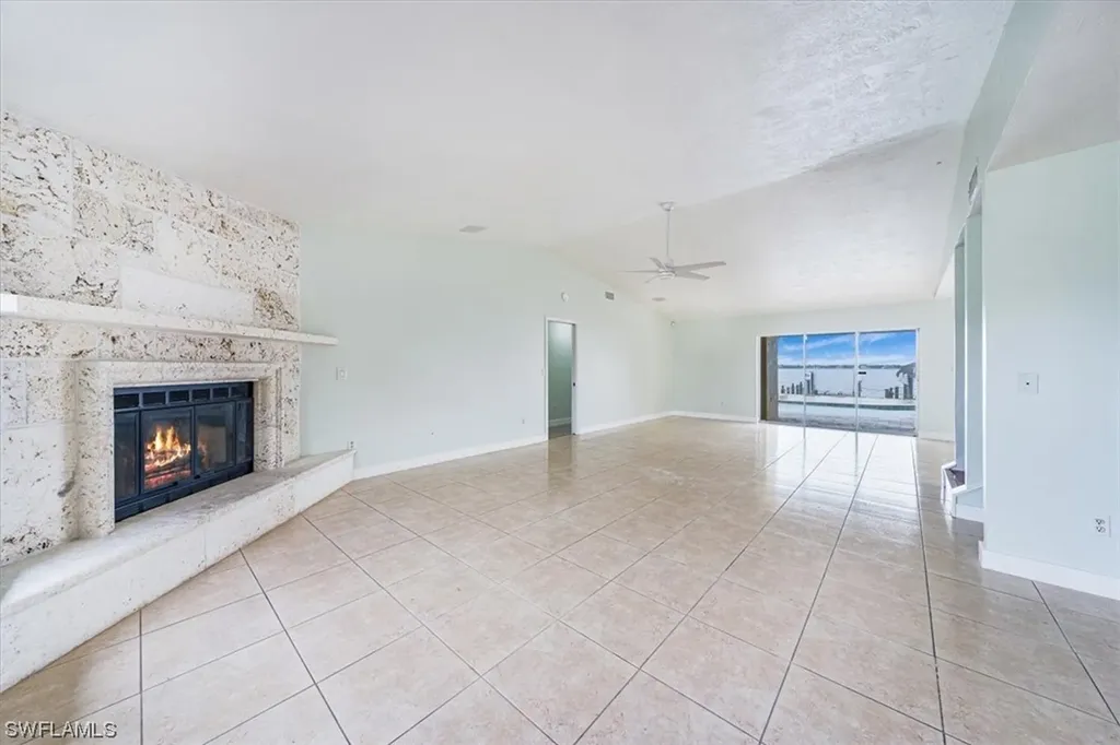 2526 SE 28th Street Cape Coral FL 33904