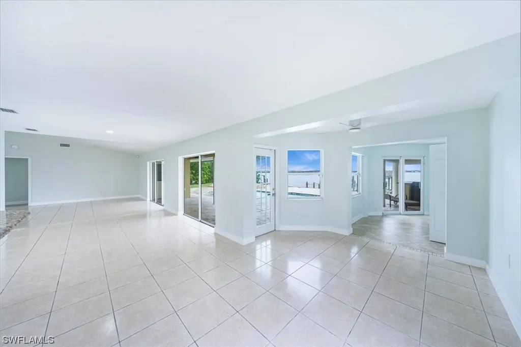 2526 SE 28th Street Cape Coral FL 33904
