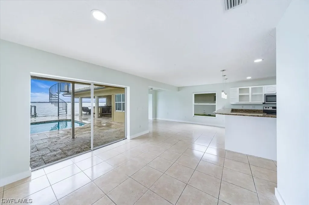 2526 SE 28th Street Cape Coral FL 33904