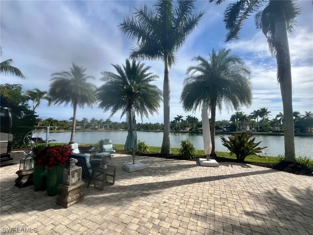 4860 Carriage Court Naples FL 34114