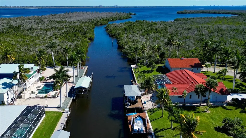 3342 Pinetree Drive St. James City FL 33956