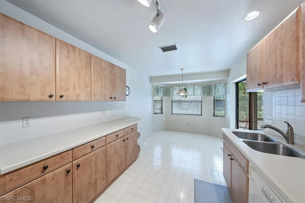 1115 Vinca Lane Naples FL 34105