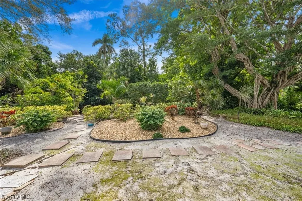 1115 Vinca Lane Naples FL 34105
