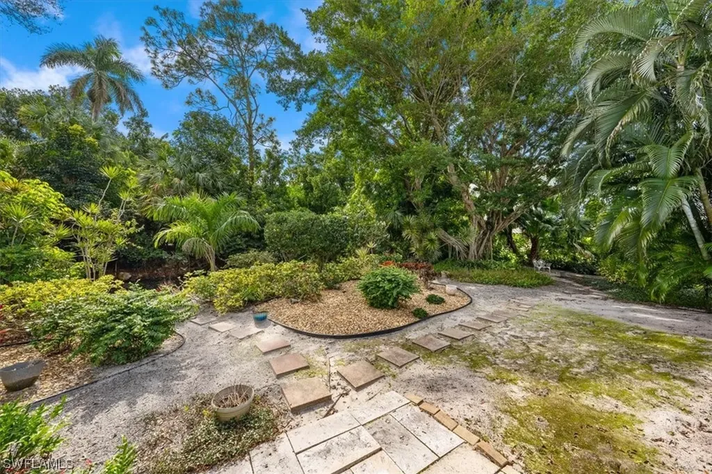 1115 Vinca Lane Naples FL 34105