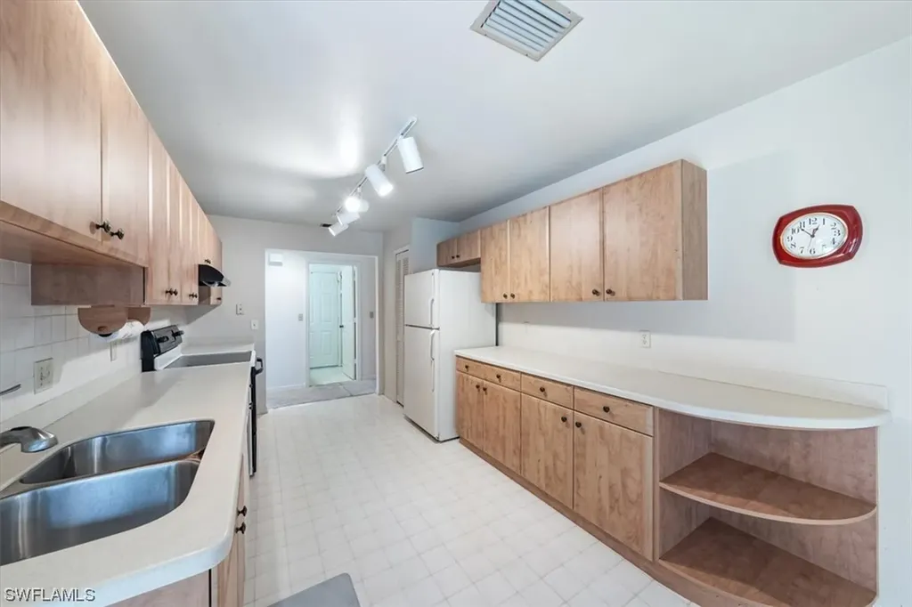 1115 Vinca Lane Naples FL 34105