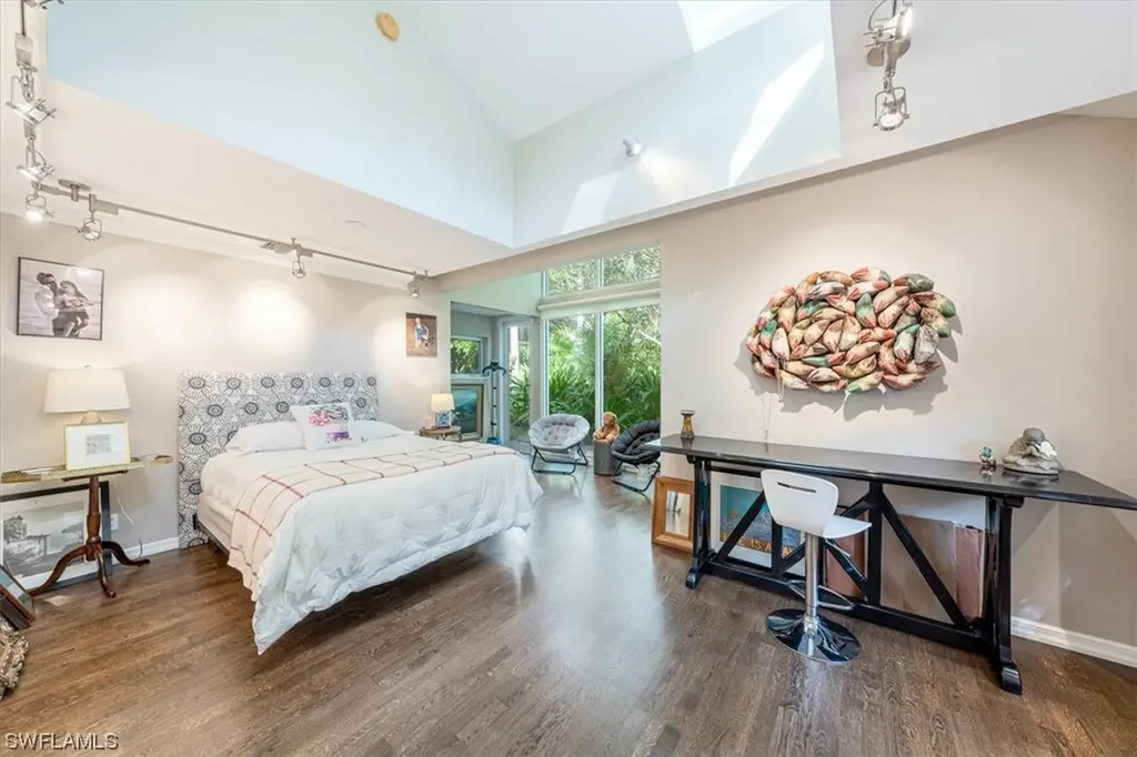 295 6th Street N Naples FL 34102