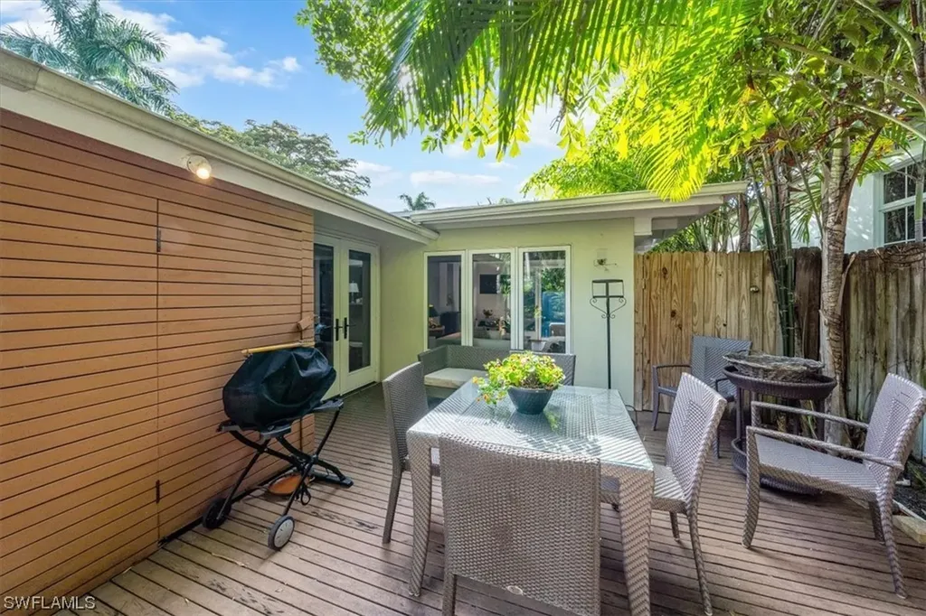 295 6th Street N Naples FL 34102