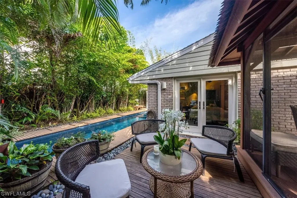 295 6th Street N Naples FL 34102