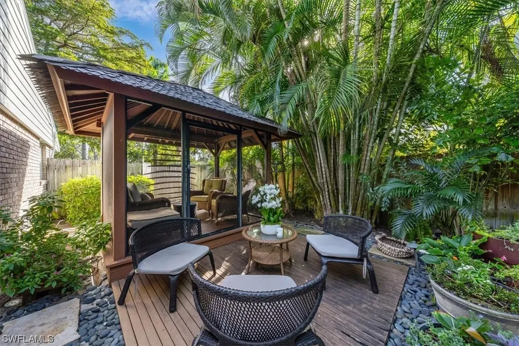 295 6th Street N Naples FL 34102