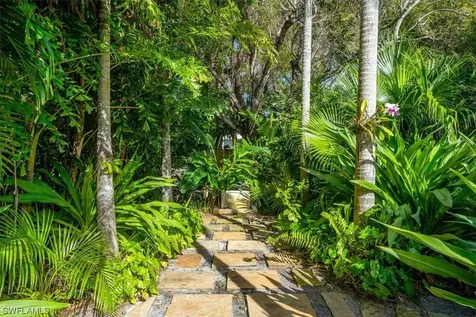 295 6TH Street N Naples FL 34102
