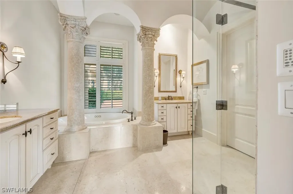 2932 Bellflower Lane Naples FL 34105