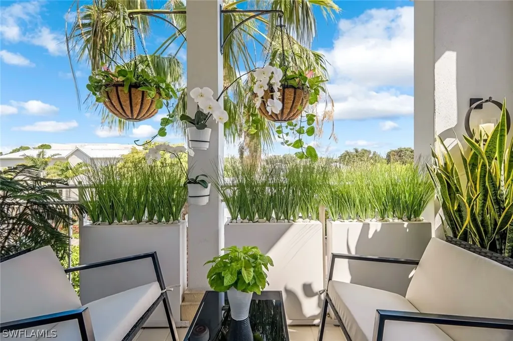 365 5th Avenue S Naples FL 34102