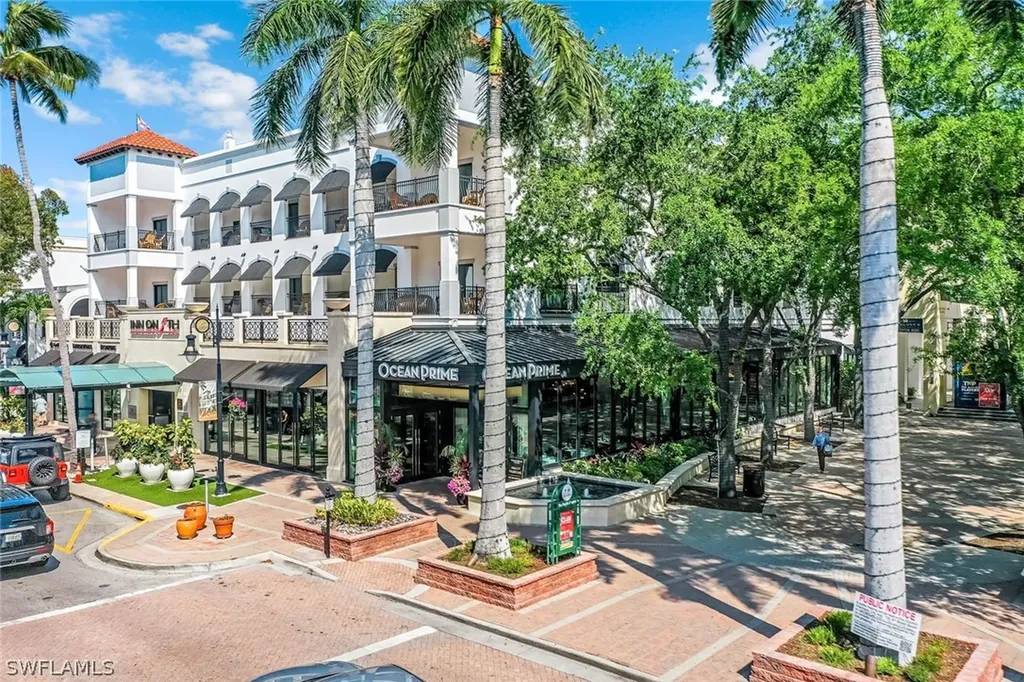 365 5th Avenue S Naples FL 34102