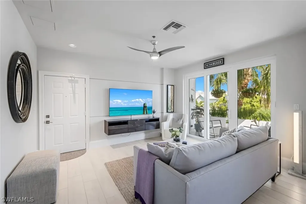 365 5th Avenue S Naples FL 34102