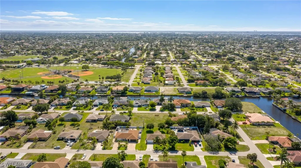 4208 SW 5th Place Cape Coral FL 33914