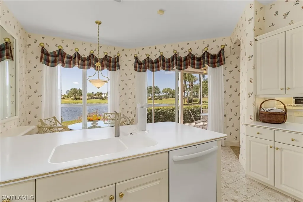 3211 Lancaster Drive Naples FL 34105