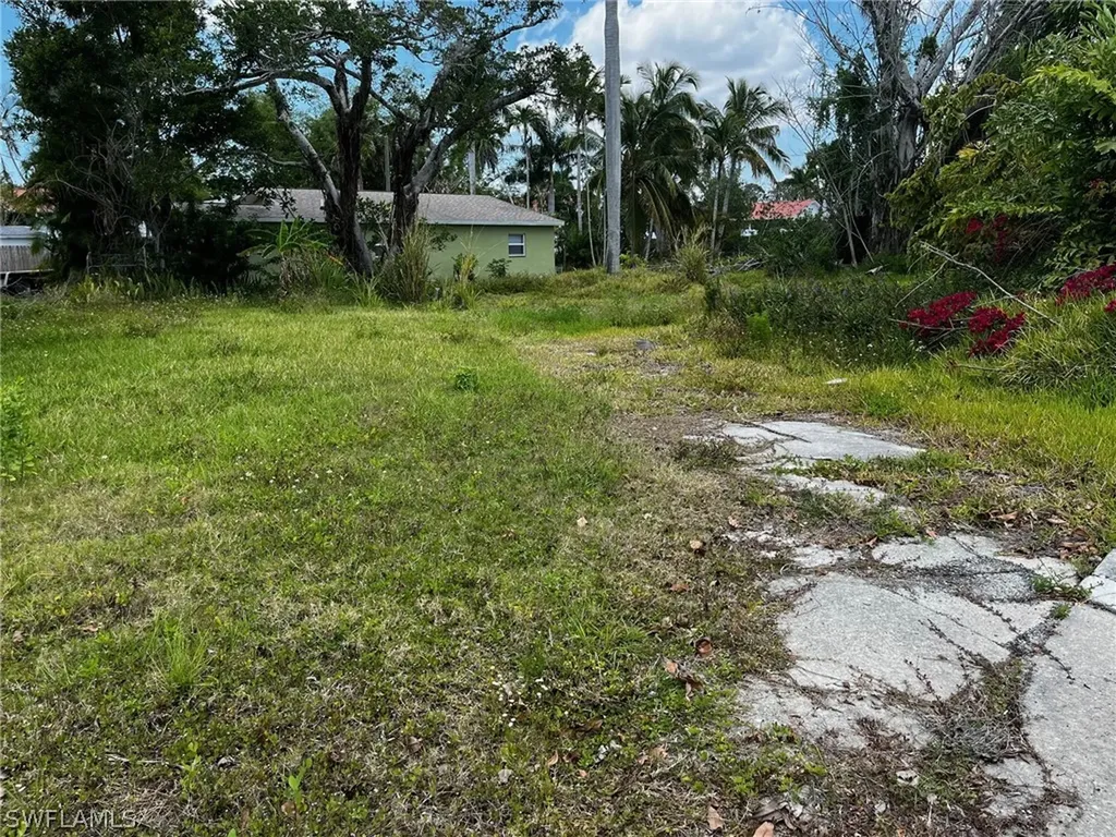 7204 + 7202 Maida Lane Fort Myers FL 33908