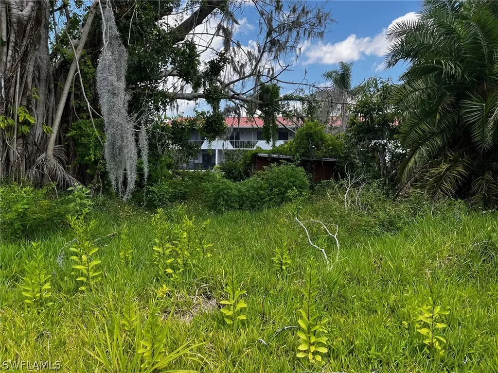 7204 + 7202 Maida Lane Fort Myers FL 33908